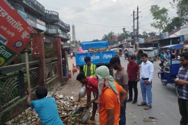 কুড়িগ্রামে জেলা প্রশাসনের উদ্যোগে বর্জ্য পরিষ্কার-পরিচ্ছন্নতা অভিযান