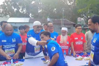 দিনাজপুরে উৎসবমুখর পরিবেশে মিনি ম্যারাথন অনুষ্ঠিত
