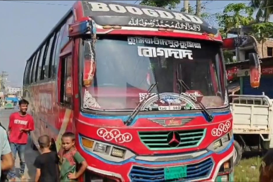 চাঁদপুরে বাসচাপায় হাসপাতালের দারোয়ানের মৃত্যু
