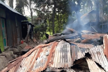 নোয়াখালীতে চাঁদা ও জুয়া খেলার বিরোধে নিহত ২, বাড়িতে অগ্নিসংযোগ