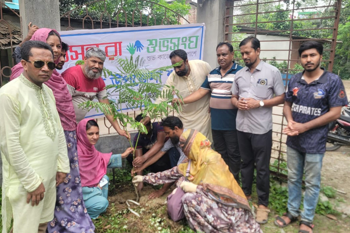 পরিবেশ রক্ষায় সিংড়ায় বসুন্ধরা শুভসংঘের বৃক্ষরোপণ