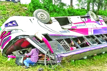 ঈদের ছুটিতে সড়কে ঝরল ৪৪ প্রাণ