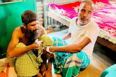 মুন্সীগঞ্জে বৃদ্ধকে কুপিয়ে হত্যার অভিযোগে বাবা-ছেলে আটক