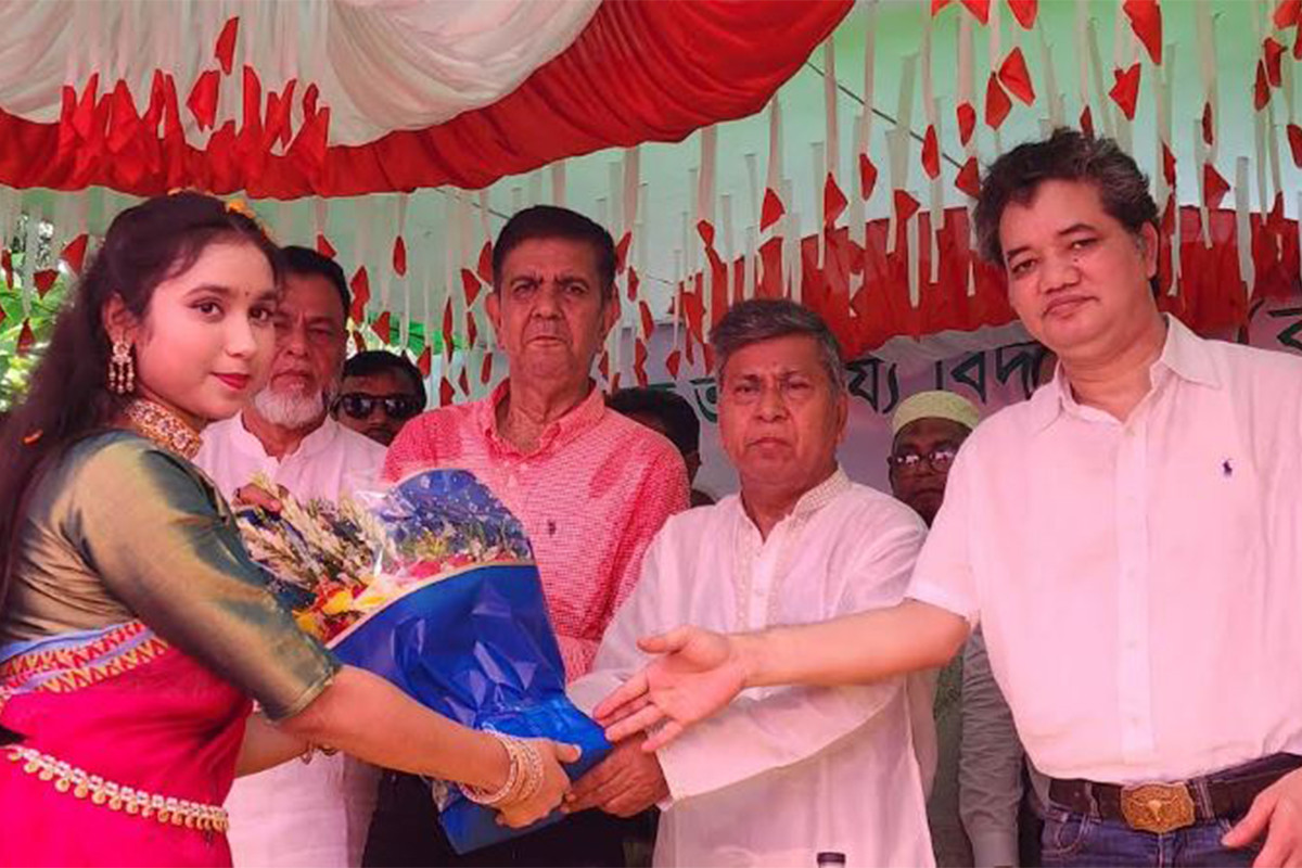 ‘জনগণের কল্যাণে প্রধানমন্ত্রী দিনরাত নিরলসভাবে কাজ করে যাচ্ছেন’