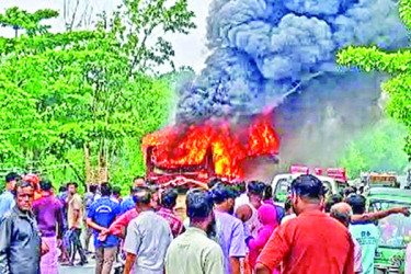 বাস ও মোটরসাইকেল সংঘর্ষে বাবা-ছেলের মৃত্যু