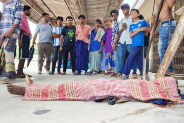 সেতুর সঙ্গে ধাক্কা লেগে ট্রেনের ছাদে থাকা যুবকের মৃত্যু