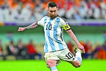মেসিই হতে পারেন প্রথম