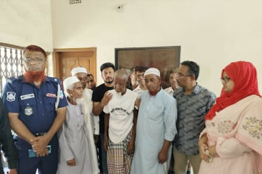 বিদেশ যাওয়ার স্বপ্ন ভঙ্গ : দালালের প্রতারণা, ৪৫ বছর পর ফিরলেন ঘরে