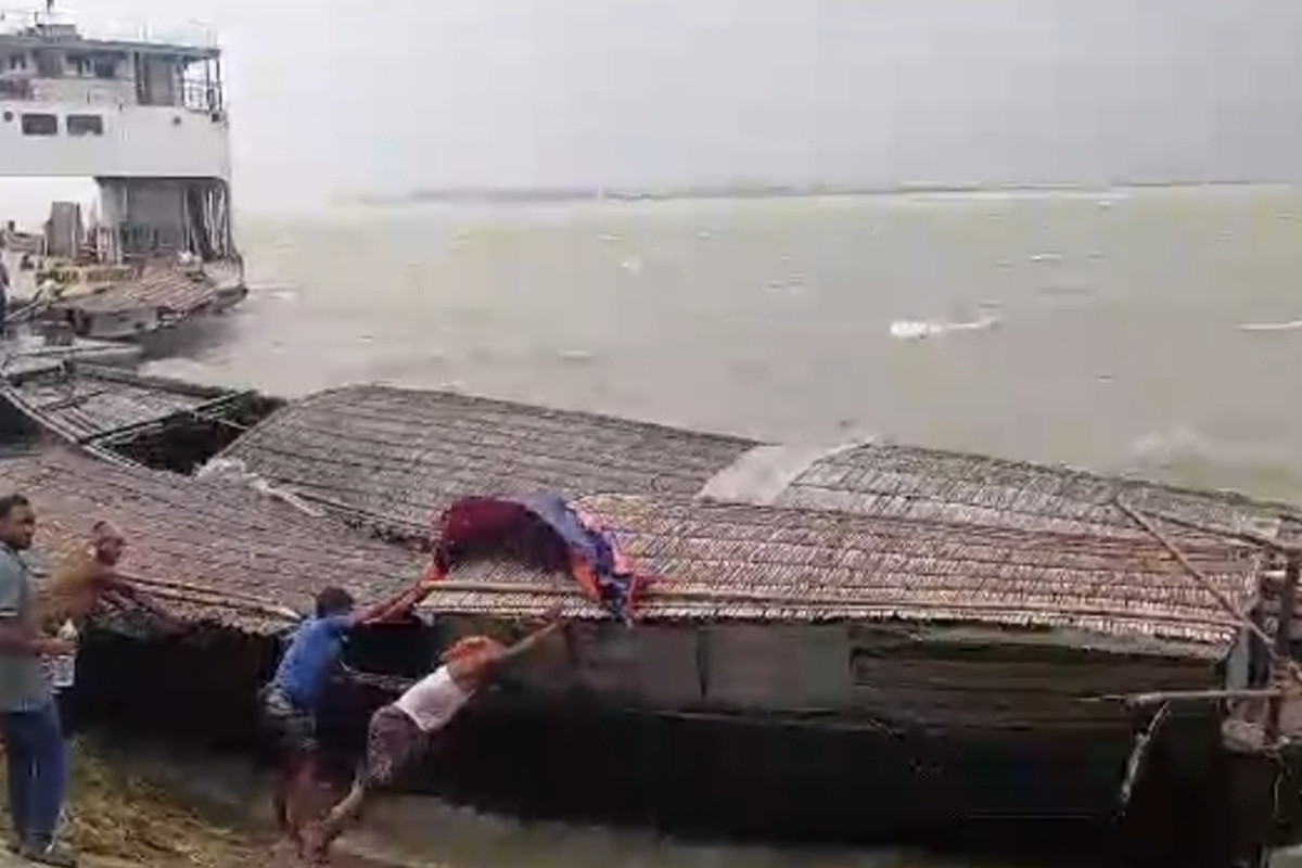 ব্রহ্মপুত্রে তাণ্ডব, মুহূর্তে তলিয়ে গেল ২৫ নৌকা