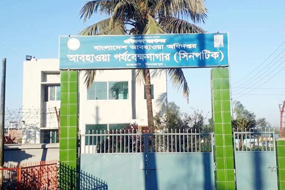 দিনাজপুরে ভ্যাপসা গরমে অতিষ্ঠ জনজীবন