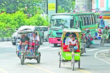 এআই ক্যামেরাতেও অপ্রতিরোধ্য অটোরিকশা