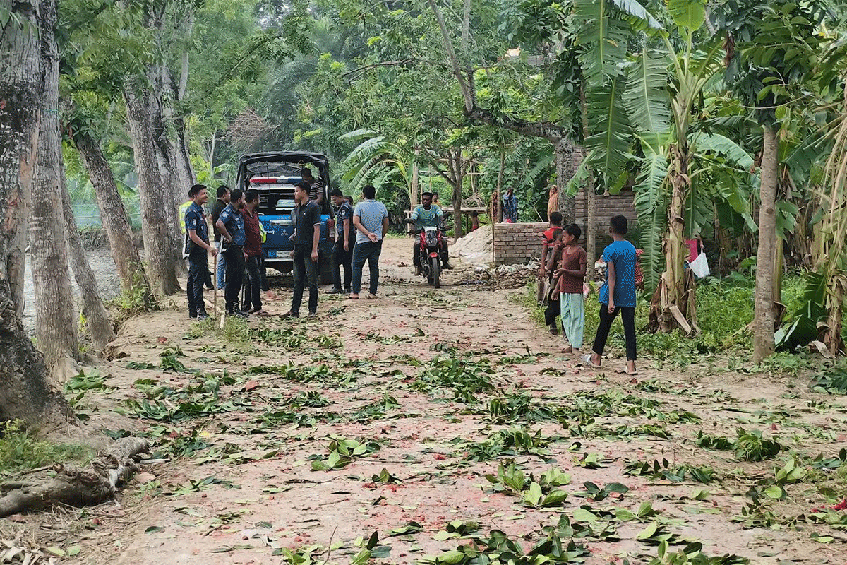 শৈলকুপায় দু’পক্ষের দফায় দফায় সংঘর্ষে আহত ৬০