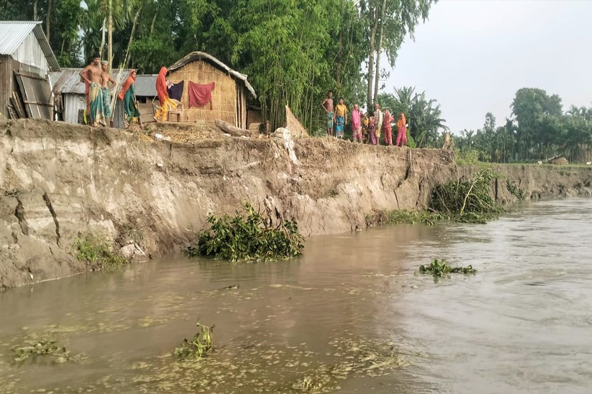 কুড়িগ্রামে কালজানি নদীর ভাঙনে তিন দিনে বিলীন ৭০ বসতভিটা