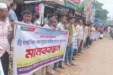 উলিপুরে বাইপাস সড়ক বাস্তবায়নের দাবিতে মানববন্ধন ও র‌্যালি