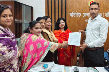 গাইবান্ধায় পরিবেশ রক্ষায় মহিলা পরিষদের স্মারকলিপি
