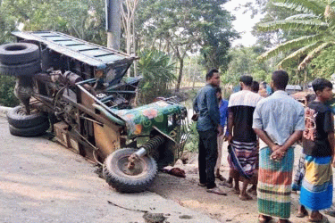 বাগেরহাটে নিজের নছিমনেই প্রাণ গেল গাছ ব্যবসায়ীর