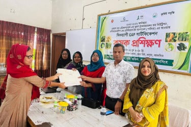 নিরাপদ কৃষি উৎপাদনে ভালুকায় GAP প্রশিক্ষণ অনুষ্ঠিত