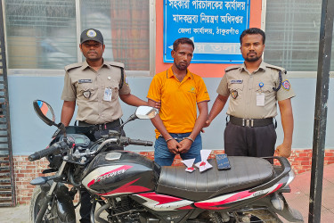 ঠাকুরগাঁওয়ে ইয়াবাসহ ব্যবসায়ী গ্রেফতার