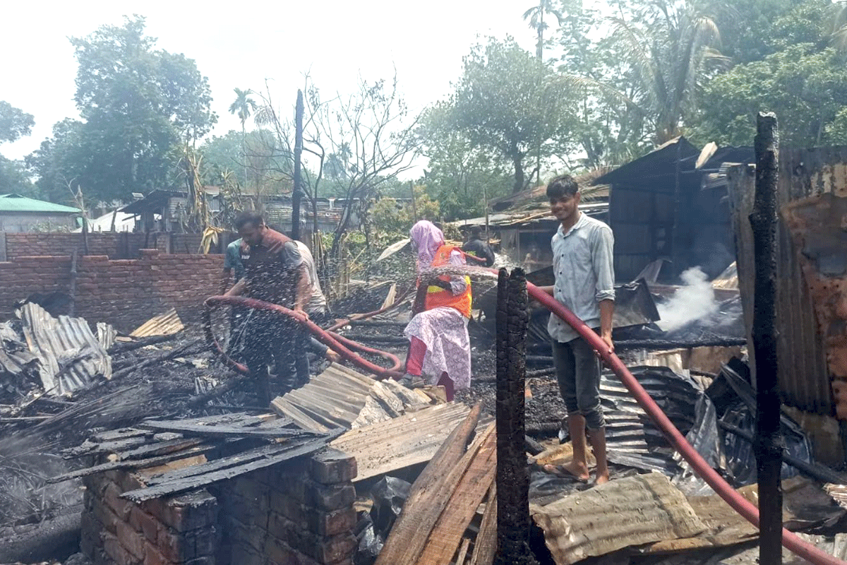 বান্দরবানের বালাঘাটায় আগুনে পুড়লো আটটি বসতঘর