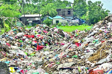 দুর্গন্ধে ব্যাহত মাদ্রাসার কার্যক্রম অতিষ্ঠ এলাকাবাসী