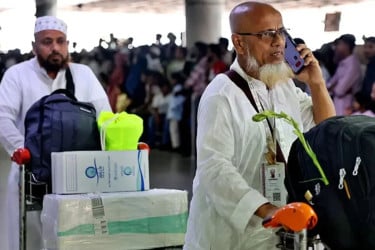 হজ শেষে ফিরেছেন ২৯৬৯৪ বাংলাদেশি যাত্রী, মারা গেছেন ৪৬