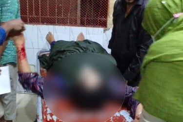 তালাক দেওয়ার ক্ষোভে স্ত্রীর ওপর এসিড নিক্ষেপ সাবেক স্বামীর