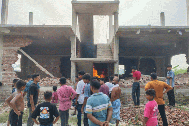 ভাঙ্গায় মাদক কারবারে জড়িত থাকার অভিযোগে দুটি ভবনে ভাঙচুর