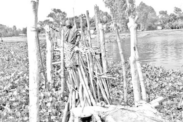 জরাজীর্ণ সাত সাঁকোই ভরসা