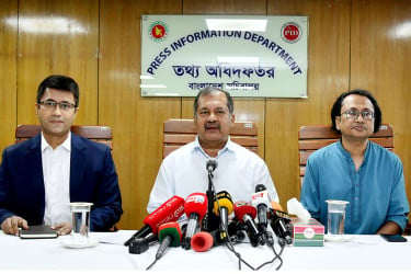 বিদ্যুৎ-জ্বালানি খাতে আগের সরকারের চুরি ও পাচারের বোঝা বহন করতে হচ্ছে: তথ্যমন্ত্রী