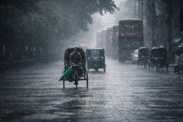 দেশের ১৪ অঞ্চলে ৮০ কি.মি. বেগে ঝড়ের আভাস
