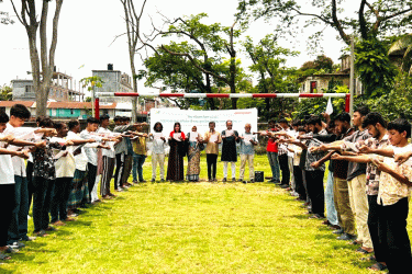কলাপাড়ায় জীবাশ্ম জ্বালানির বিরুদ্ধে তরুণদের ব্যতিক্রমী শপথগ্রহণ