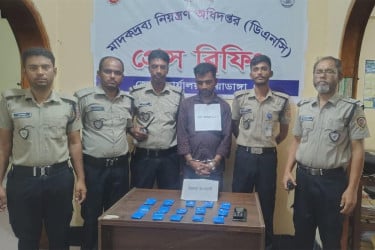 ৩ হাজার পিস ইয়াবাসহ যুবক আটক