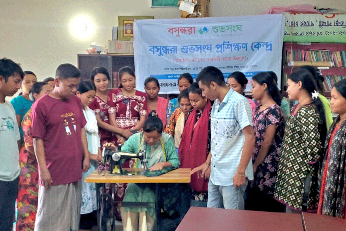 রোয়াংছড়িতে বসুন্ধরা শুভসংঘের সেলাই প্রশিক্ষণ শুরু