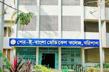 বরিশাল মেডিকেলে ইন্টার্নদের কর্মবিরতি, চিকিৎসাসেবা ব্যাহত