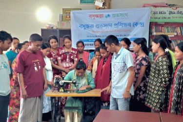 রোয়াংছড়িতে বসুন্ধরা শুভসংঘের সেলাই প্রশিক্ষণ শুরু
