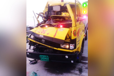 গাইবান্ধায় ট্রাক-কাভার্ড ভ্যানের সংঘর্ষে চালক নিহত