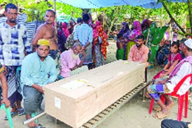 কফিনে ফিরলেন দুই রেমিট্যান্স যোদ্ধা