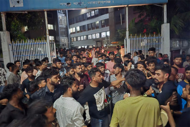 মামলা নিতে ১০ হাজার টাকা দাবি, লাশ নিয়ে থানা ঘেরাওয়ের পর এসআই প্রত্যাহার