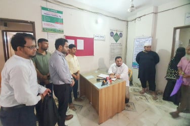 আমিনবাজার ও আশুলিয়া রাজস্ব সার্কেল কার্যালয়ে ভূমি প্রতিমন্ত্রীর হঠাৎ পরিদর্শন