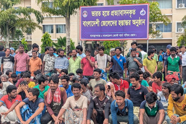 স্বজনদের কাছে ফিরলেন ভারতে জেল থেকে মুক্তি পাওয়া ৯১ জেলে