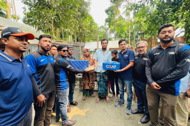 যাত্রীদের জন্য প্রাণ দেওয়া দুলালের পরিবারে পাশে বাংলাদেশ ও ইয়ামাহা রাইডারস ক্লাব