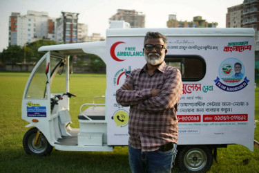 টিম খোরশেদের উদ্যোগে নারায়ণগঞ্জে ফ্রি অ্যাম্বুলেন্স