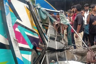 চকরিয়ায় দুই বাসের মুখোমুখি সংঘর্ষে নিহত ২, আহত ৫০