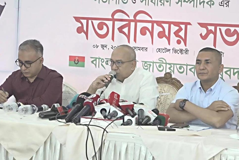 উচ্ছৃঙ্খল কথাবার্তা বলে রাজনীতিতে স্থায়ী হওয়া যায় না : মোনায়েম মুন্না