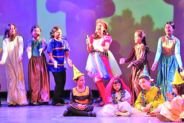 মঞ্চে ‘ডাকাত হালুম চিৎপটাং’