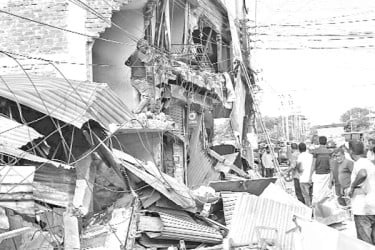 গুঁড়িয়ে দেওয়া হলো অর্ধশতাধিক অবৈধ স্থাপনা