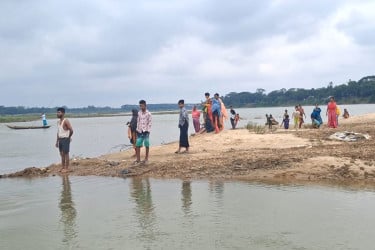 সোমেশ্বরী নদীতে গোসল করতে নেমে তরুণ নিখোঁজ