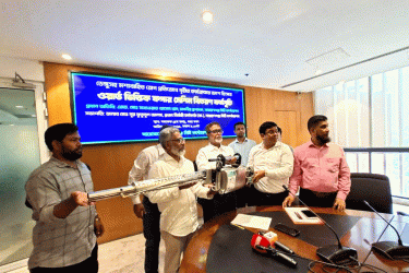 নারায়ণগঞ্জে ডেঙ্গু মোকাবিলায় ফগার মেশিন বিতরণ