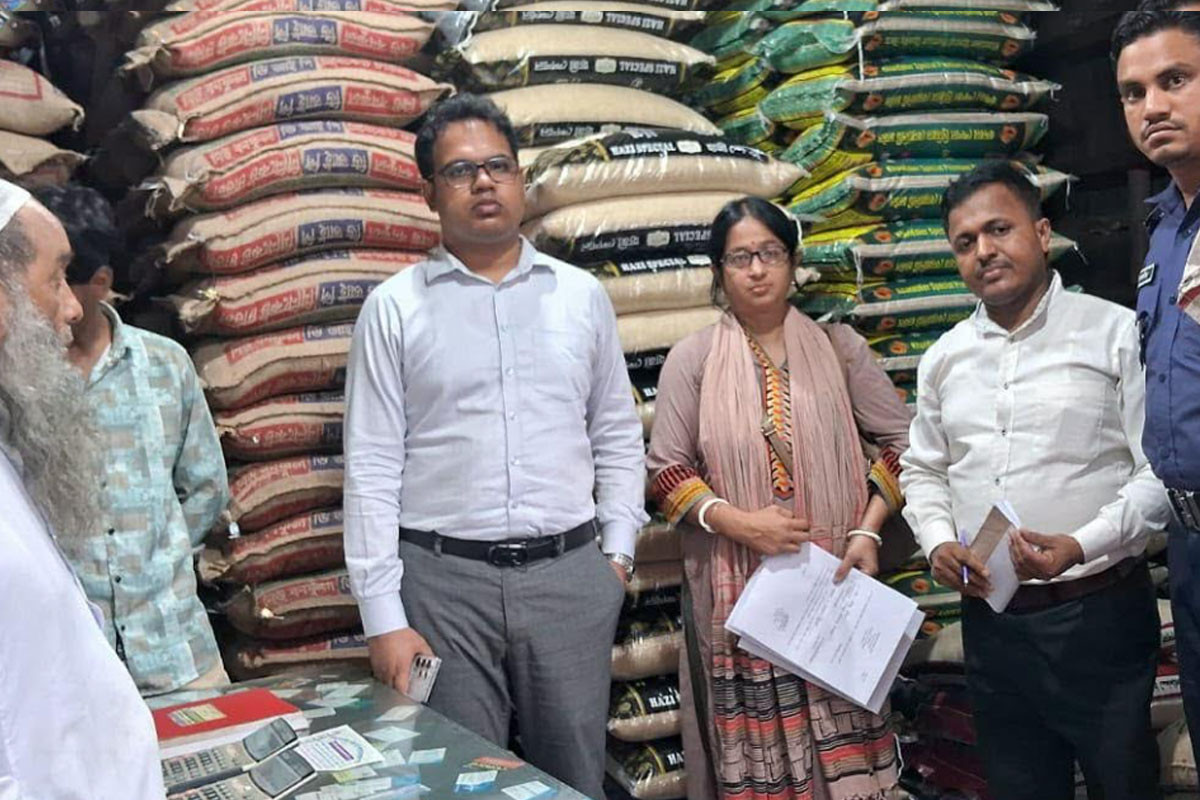 পাটজাত মোড়ক ব্যবহার না করায় দুই ব্যবসায়ীকে জরিমানা