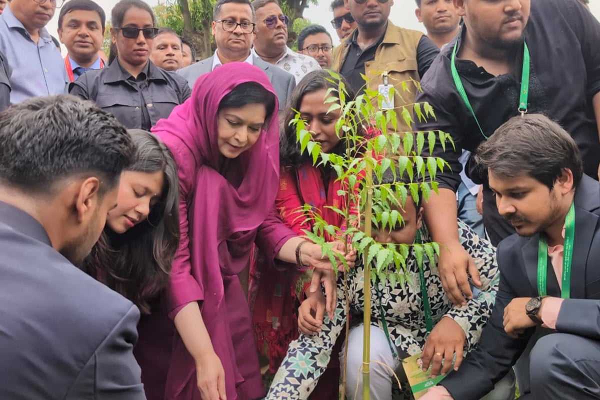 মাসব্যাপী বৃক্ষরোপণ কর্মসূচির উদ্বোধন করলেন ডা. জুবাইদা রহমান